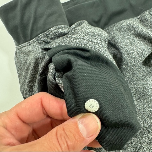 Lululemon T.H.E. Short Linerless 9" Black Grey Print - Picture 4 of 6